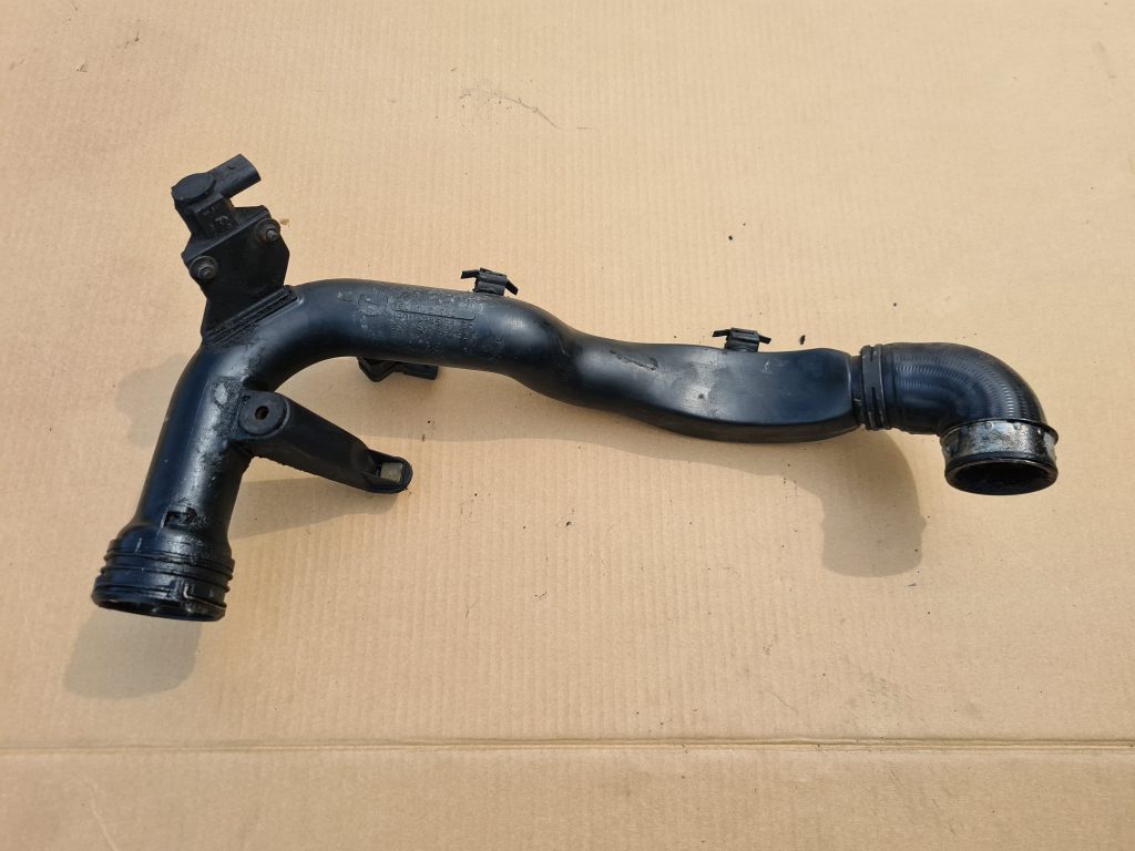 Interkulera caurule priekš VW PASSAT 2000 BLUE 1 Interkulera caurule priekš VW PASSAT 2000 BLUE