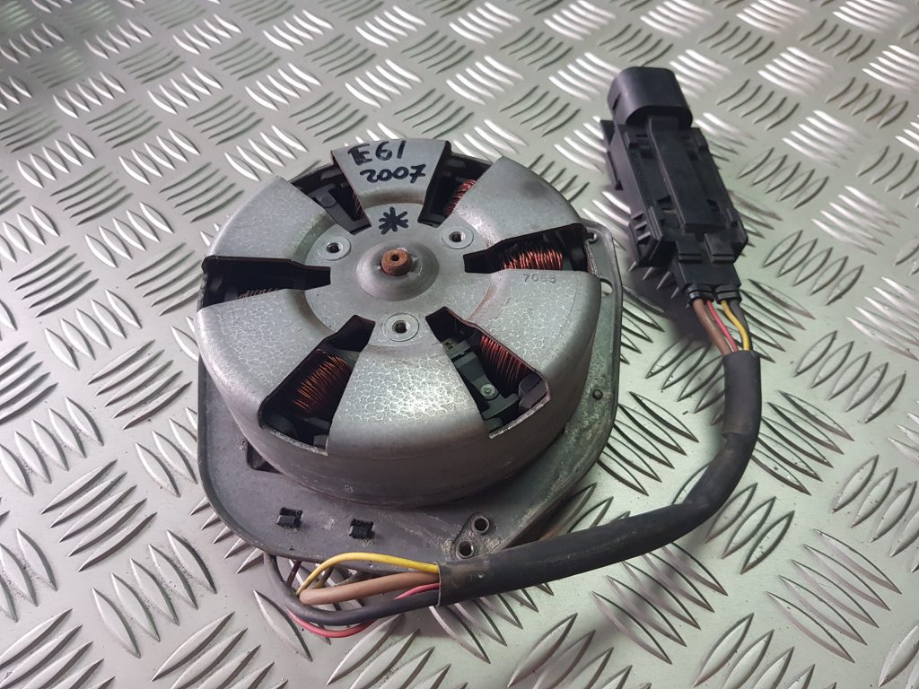 Dzesēšanas radiatora ventilators priekš BMW 525D E61 2007 TOURING BLACK 1 Dzesēšanas radiatora ventilators priekš BMW 525D E61 2007 TOURING BLACK