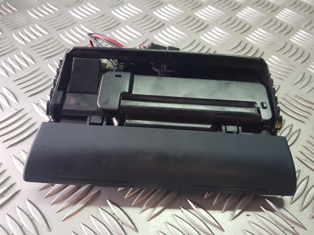 Pelnu trauks priekš AUDI A6 1998 1 Pelnu trauks priekš AUDI A6 1998