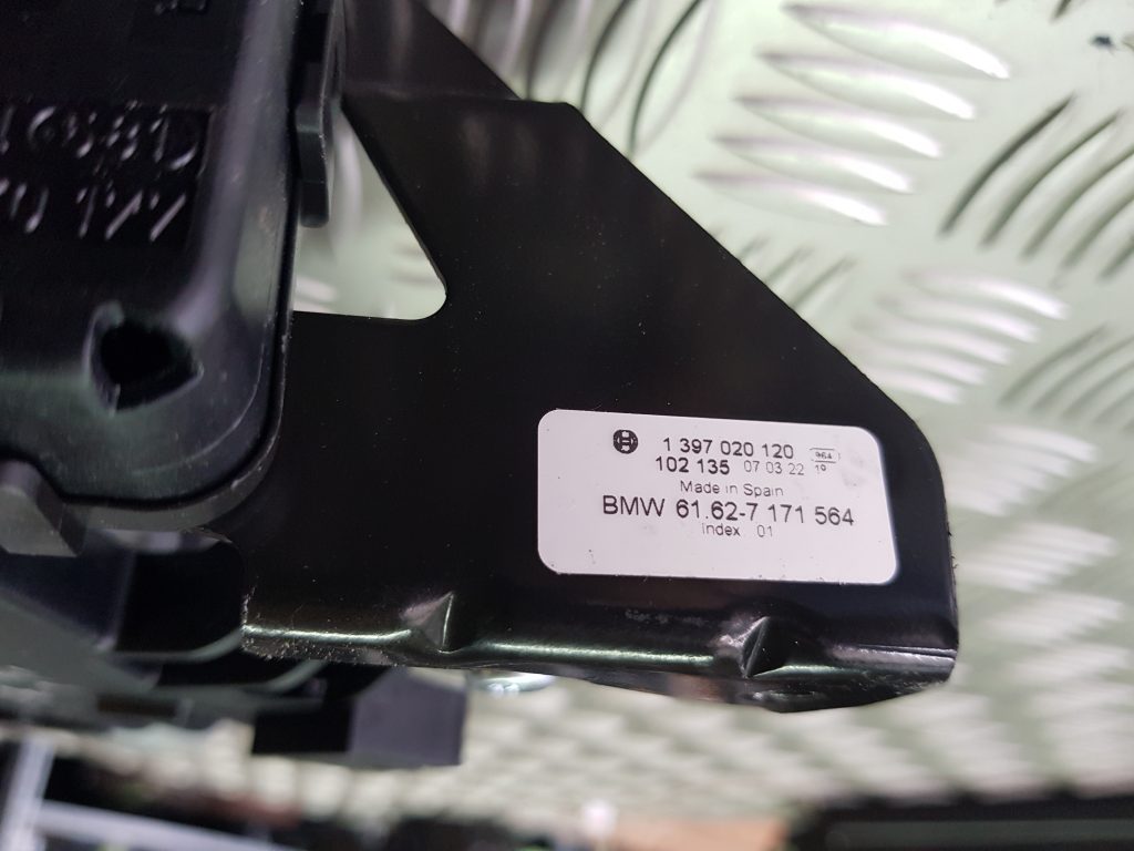 Aizmugurējā stikla tīrītāja motors priekš BMW 525D E61 2007 TOURING BLACK 3 Aizmugurējā stikla tīrītāja motors priekš BMW 525D E61 2007 TOURING BLACK