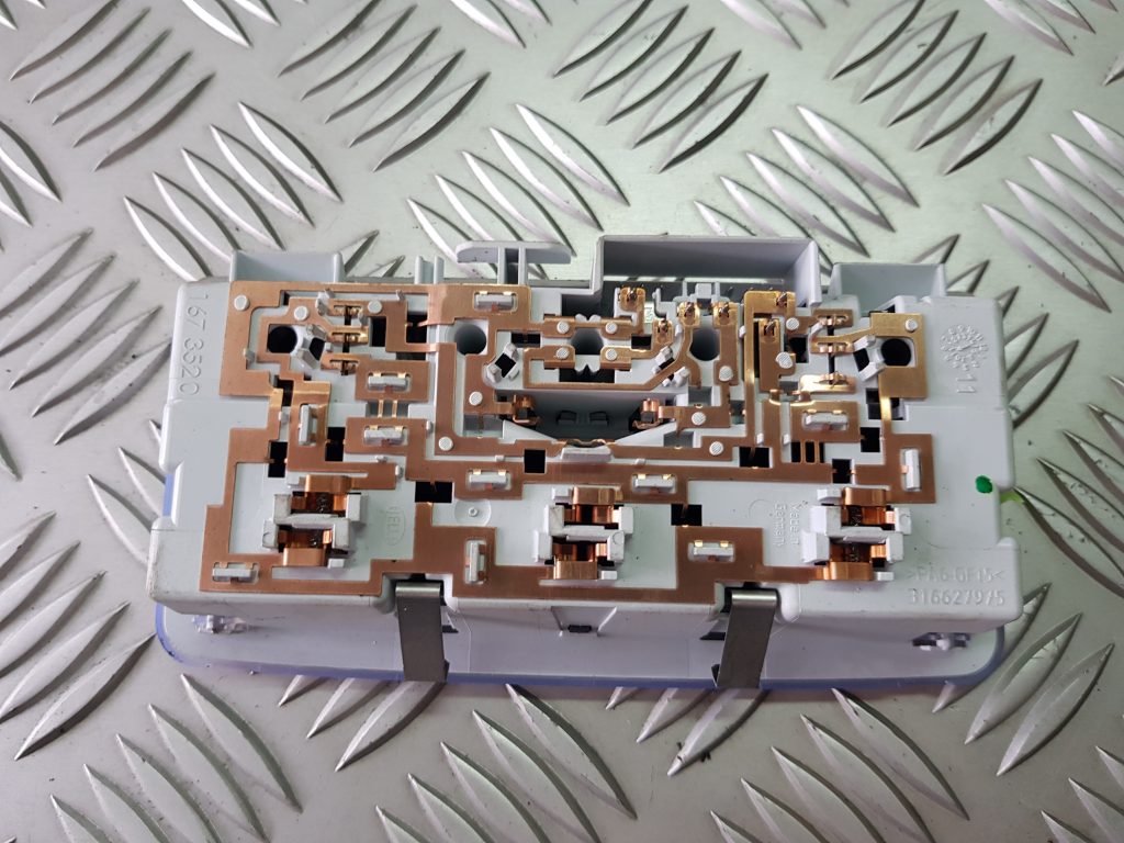 Aizmugurējo sēdvietu apgaismojums priekš OPEL ASTRA J 2011 2 Aizmugurējo sēdvietu apgaismojums priekš OPEL ASTRA J 2011