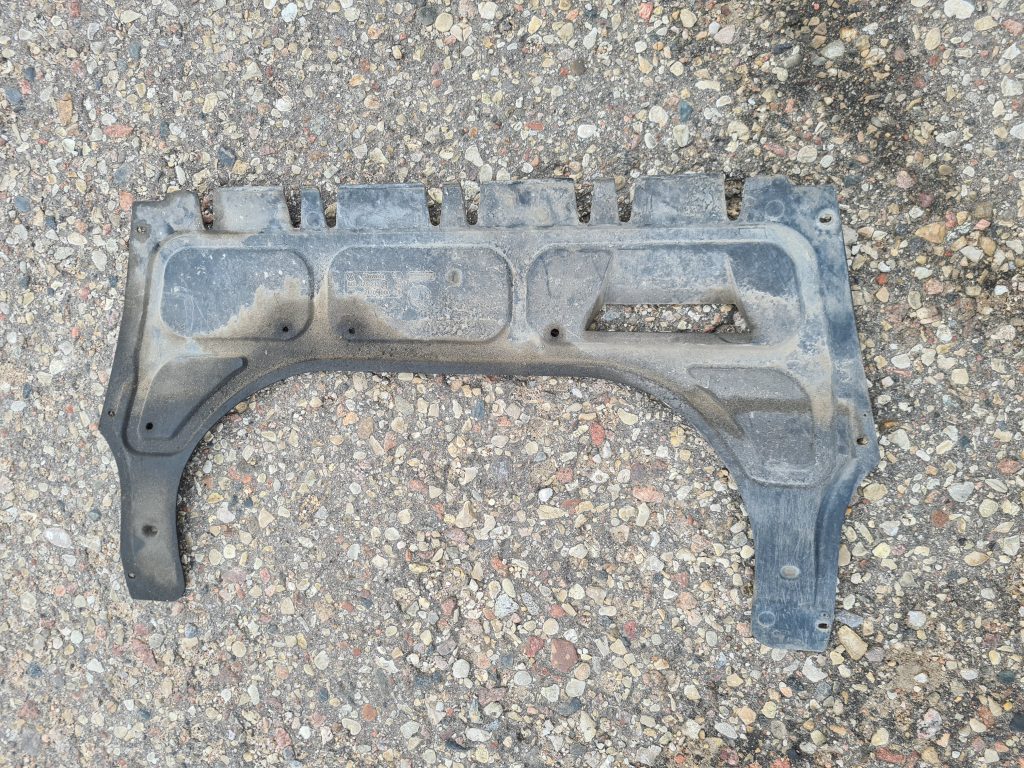 Dzinēja aizsargs priekš VW PASSAT B6 2008 ANGL. 1 Dzinēja aizsargs priekš VW PASSAT B6 2008 ANGL.