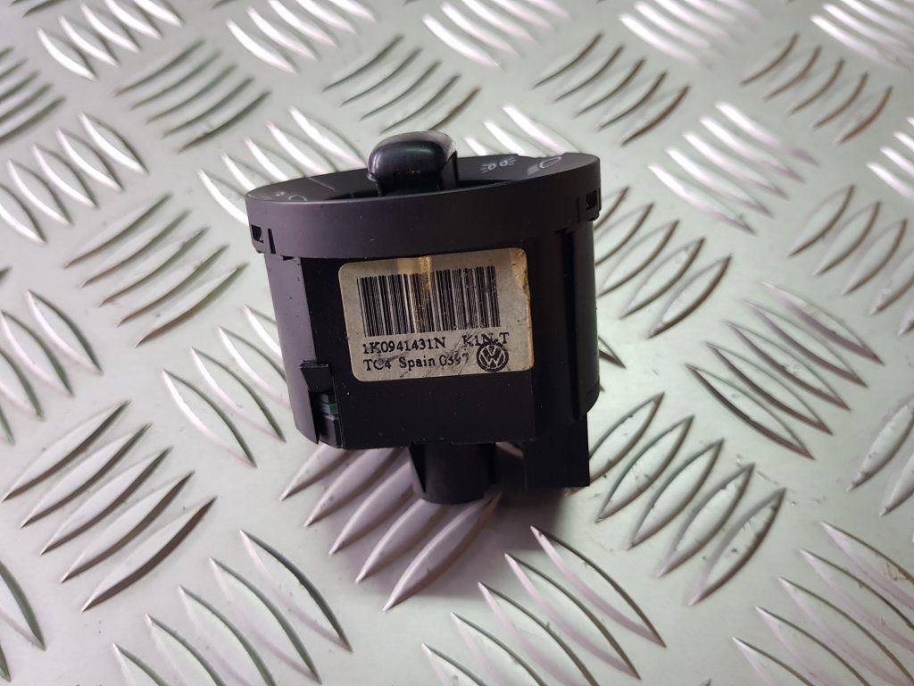 Gaismas slēdzis priekš VW PASSAT 2007 UNIVERSAL SILVER 2 Gaismas slēdzis priekš VW PASSAT 2007 UNIVERSAL SILVER