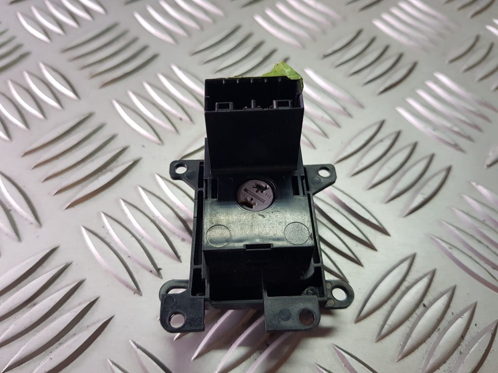 Sēdekļa apsildes ieslēgšanas poga priekš MAZDA 6 2006 2 Sēdekļa apsildes ieslēgšanas poga priekš MAZDA 6 2006