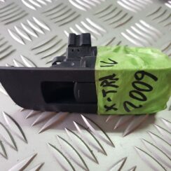 Stikla pacelšanas poga priekš NISSAN X-TRAIL 2008