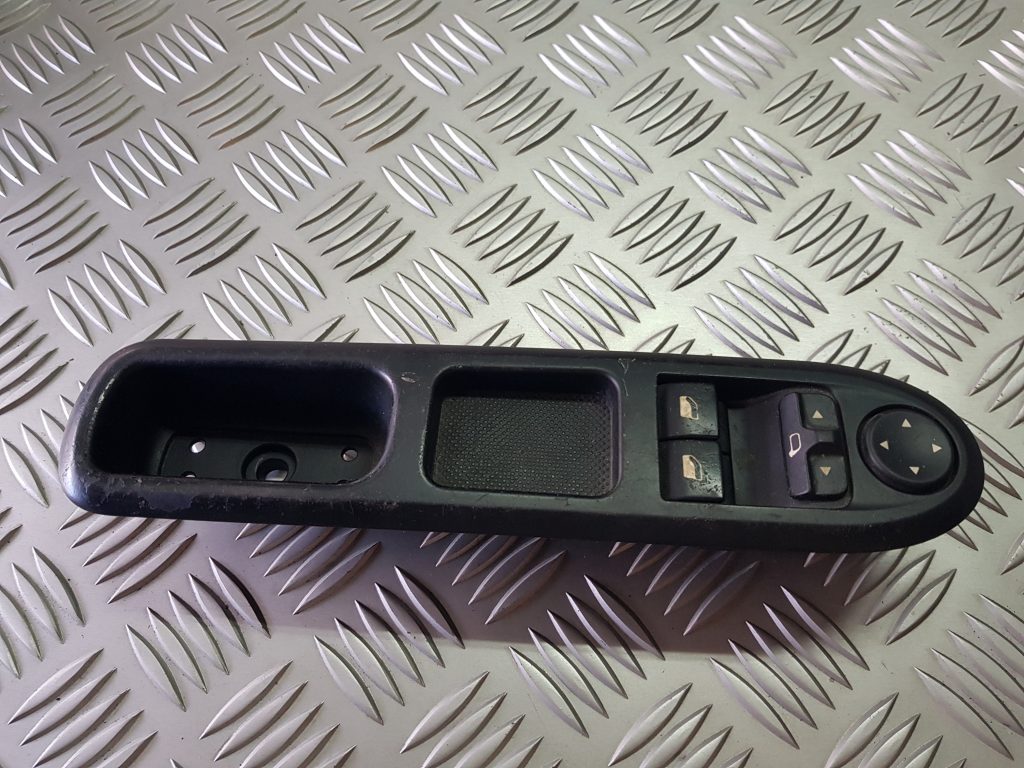 Šofera durvju slēdža pogas priekš PEUGEOT 407 2004 2 Šofera durvju slēdža pogas priekš PEUGEOT 407 2004