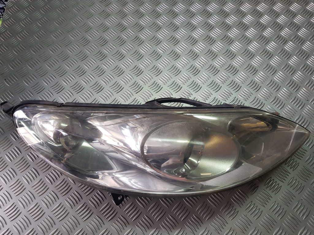 Priekšējais labais lukturis priekš PEUGEOT 407 2004 1 Priekšējais labais lukturis priekš PEUGEOT 407 2004