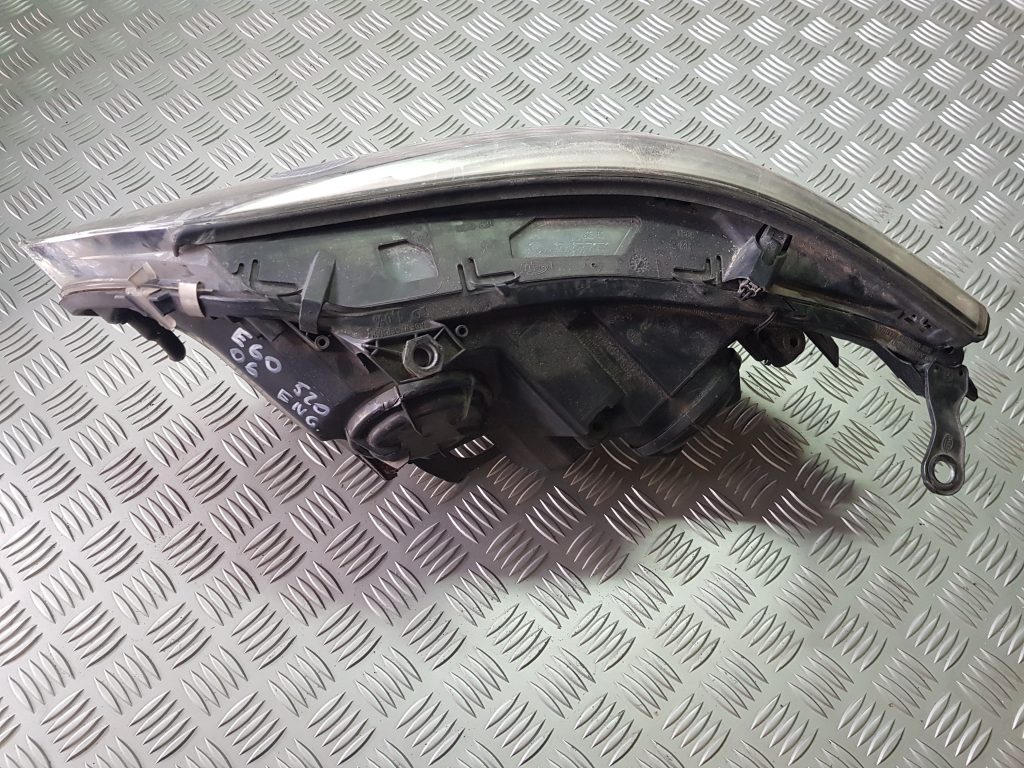 Priekšējais labais lukturis priekš BMW 520D E60 2006 ENG. 2 Priekšējais labais lukturis priekš BMW 520D E60 2006 ENG.