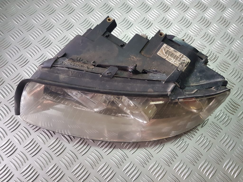 Priekšējais kreisais lukturis priekš AUDI A4 AVANT 2004 1 Priekšējais kreisais lukturis priekš AUDI A4 AVANT 2004