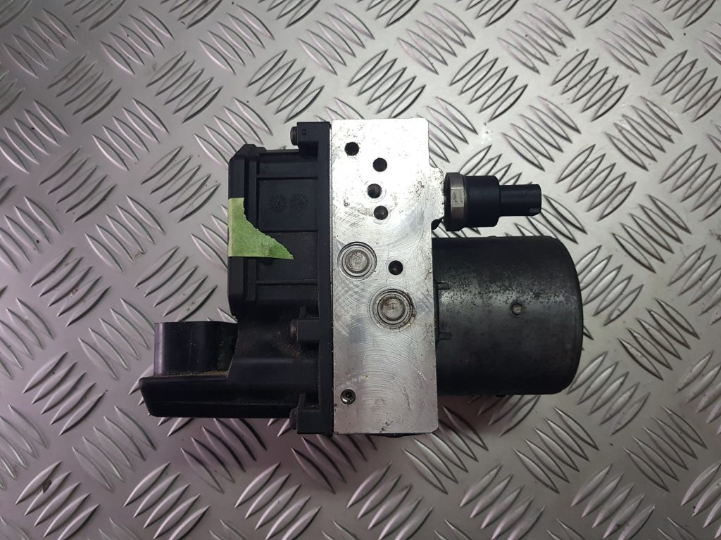 ABS bloks priekš AUDI A4 2004 2 ABS bloks priekš AUDI A4 2004