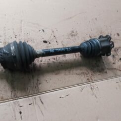 Pusass priekšējā kreisā priekš AUDI A4 AVANT 2004