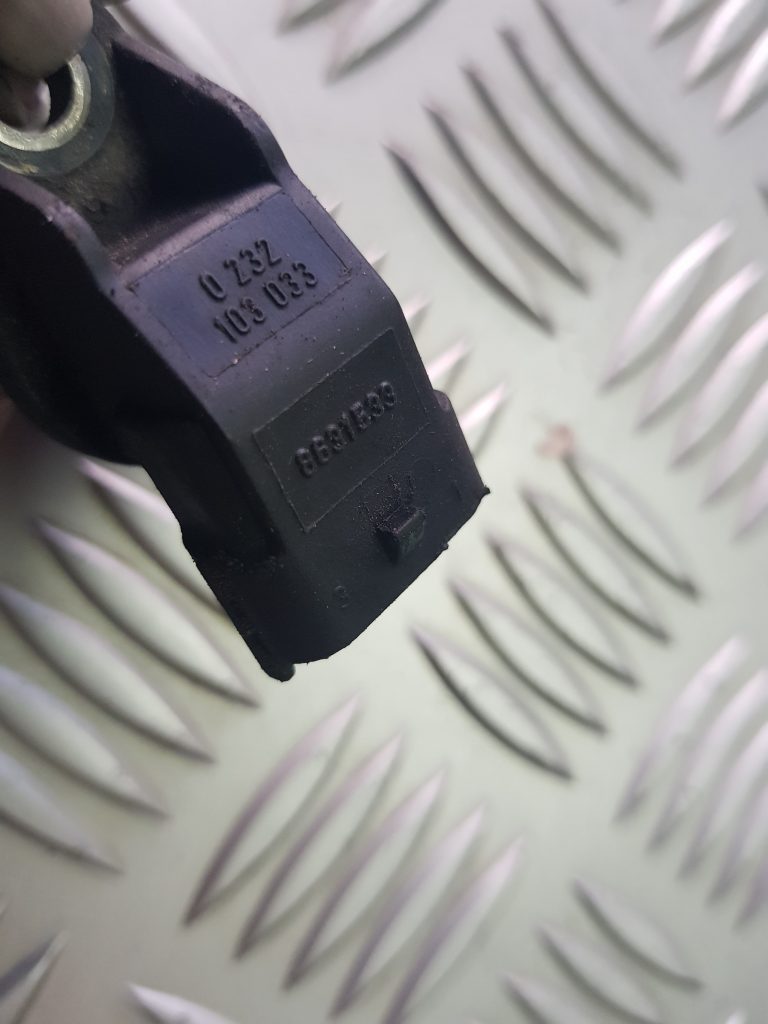 Sadales vārpstas devējs priekš MERCEDES BENZ E250 W212 2014 2 Sadales vārpstas devējs priekš MERCEDES BENZ E250 W212 2014