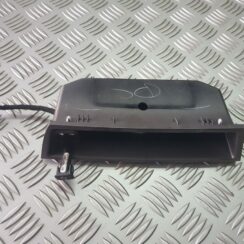 Mantu glabāšanas nodalījums centrā priekš VW PASSAT B6 2008 ANGL.