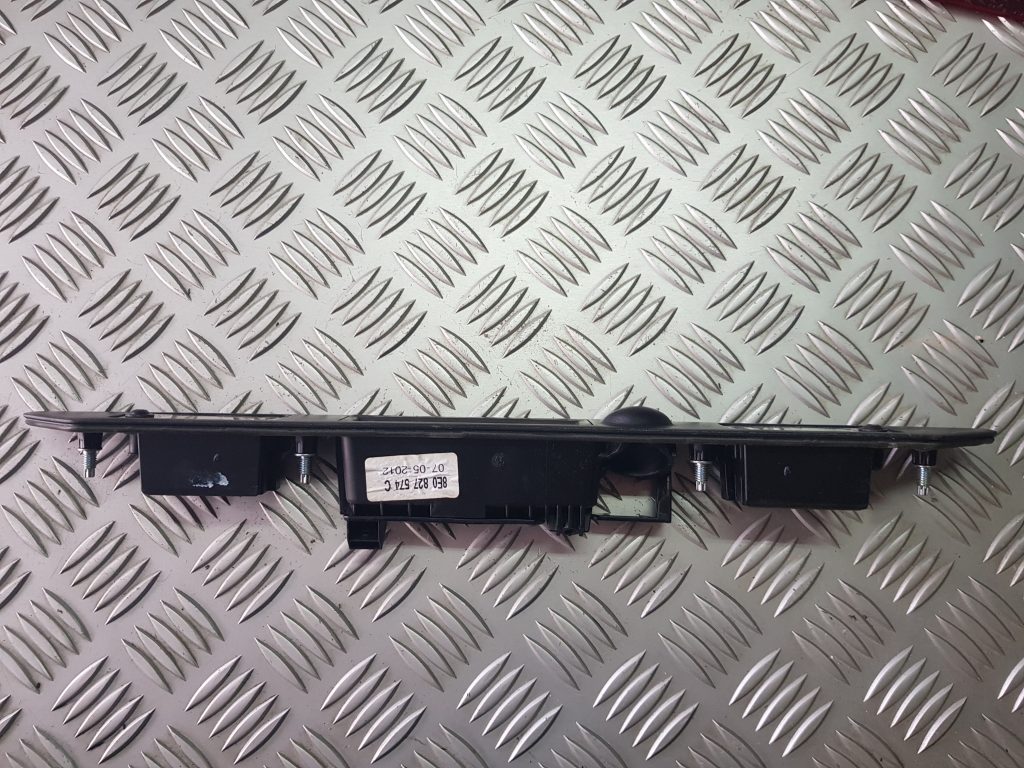 Numura zīmes gaismas uzlika komplektā priekš AUDI A4 2005 1 Numura zīmes gaismas uzlika komplektā priekš AUDI A4 2005