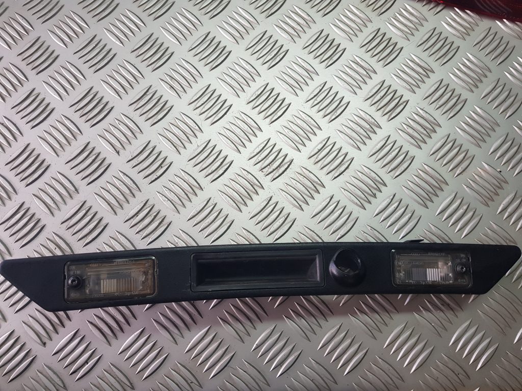 Numura zīmes gaismas uzlika komplektā priekš AUDI A4 2005 2 Numura zīmes gaismas uzlika komplektā priekš AUDI A4 2005