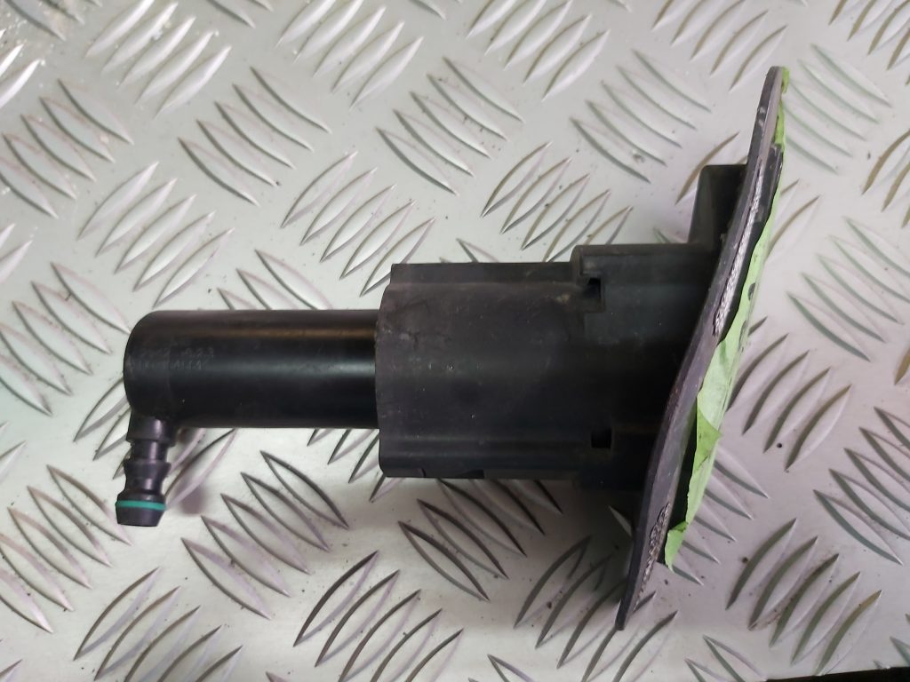 Lukturu mazgātāja sprausla priekš OPEL INSIGNIA SPORTS TOURER 2010 2 Lukturu mazgātāja sprausla priekš OPEL INSIGNIA SPORTS TOURER 2010