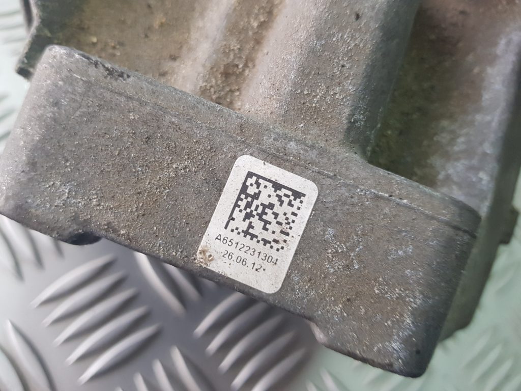 Dzinēja kronšteins priekš MERCEDES BENZ E250 W212 2014 3 Dzinēja kronšteins priekš MERCEDES BENZ E250 W212 2014