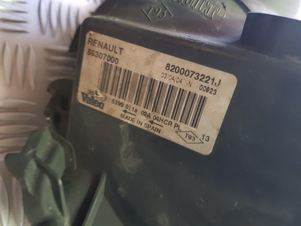 Priekšējais labais lukturis priekš RENAULT MEGANE 2004 2 Priekšējais labais lukturis priekš RENAULT MEGANE 2004