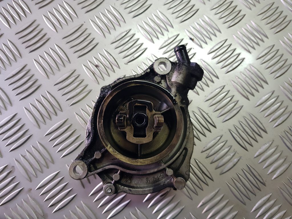 Vakuuma sūknis priekš BMW 520D E60 2006 ENG. 1 Vakuuma sūknis priekš BMW 520D E60 2006 ENG.