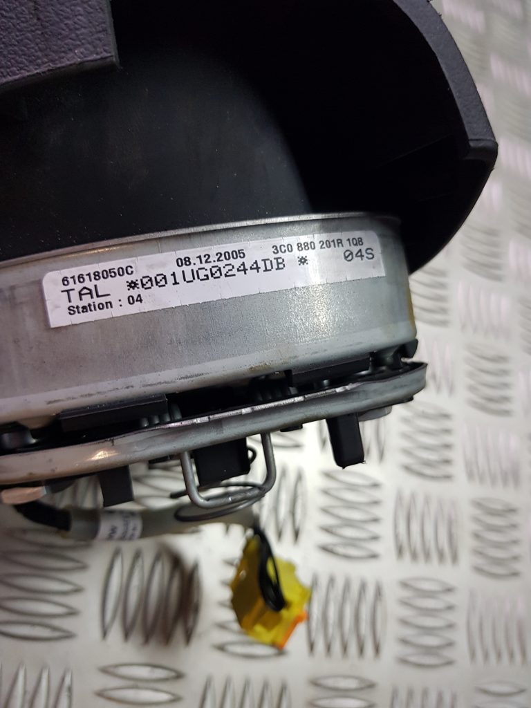 Stūres drošības spilvens priekš VW PASSAT B6 2006 ANGL. UNIVERSAL 3 Stūres drošības spilvens priekš VW PASSAT B6 2006 ANGL. UNIVERSAL