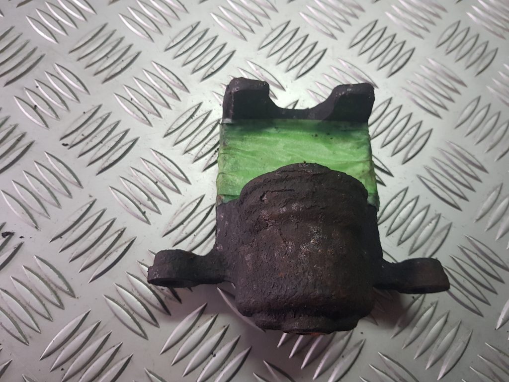 Aizmugurējais labais suports priekš NISSAN X-TRAIL 2008 2 Aizmugurējais labais suports priekš NISSAN X-TRAIL 2008