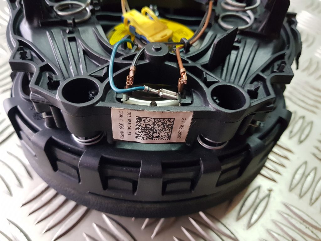 Stūres drošības spilvens priekš VW PASSAT 2007 UNIVERSAL SILVER 3 Stūres drošības spilvens priekš VW PASSAT 2007 UNIVERSAL SILVER