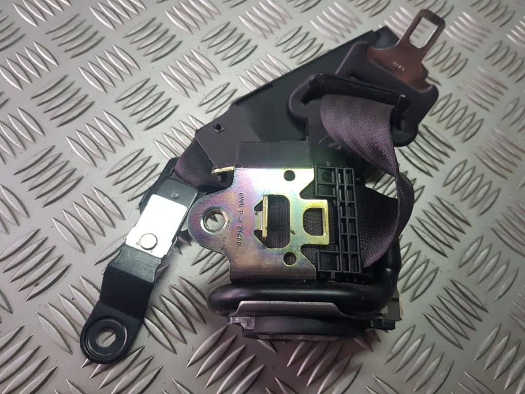 Priekšējā kreisā drošības josta priekš VOLVO XC90 2004 2 Priekšējā kreisā drošības josta priekš VOLVO XC90 2004