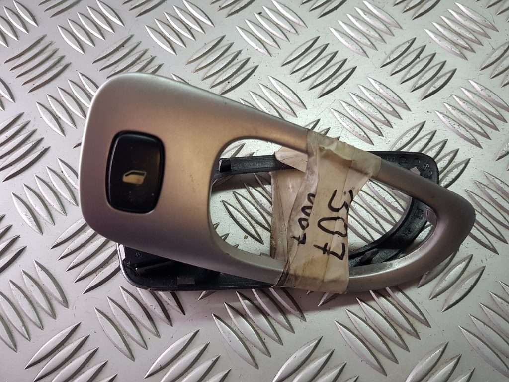 Stikla pacelšanas poga priekš PEUGEOT 307 2007 1 Stikla pacelšanas poga priekš PEUGEOT 307 2007