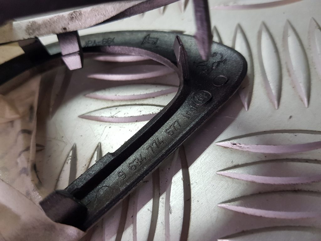 Stikla pacelšanas poga priekš PEUGEOT 307 2007 2 Stikla pacelšanas poga priekš PEUGEOT 307 2007