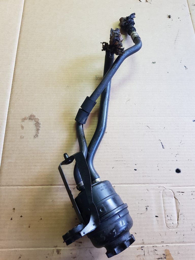 Stūres pastiprinātāja tvertne priekš BMW 525 E60 2006 BLACK 1 Stūres pastiprinātāja tvertne priekš BMW 525 E60 2006 BLACK