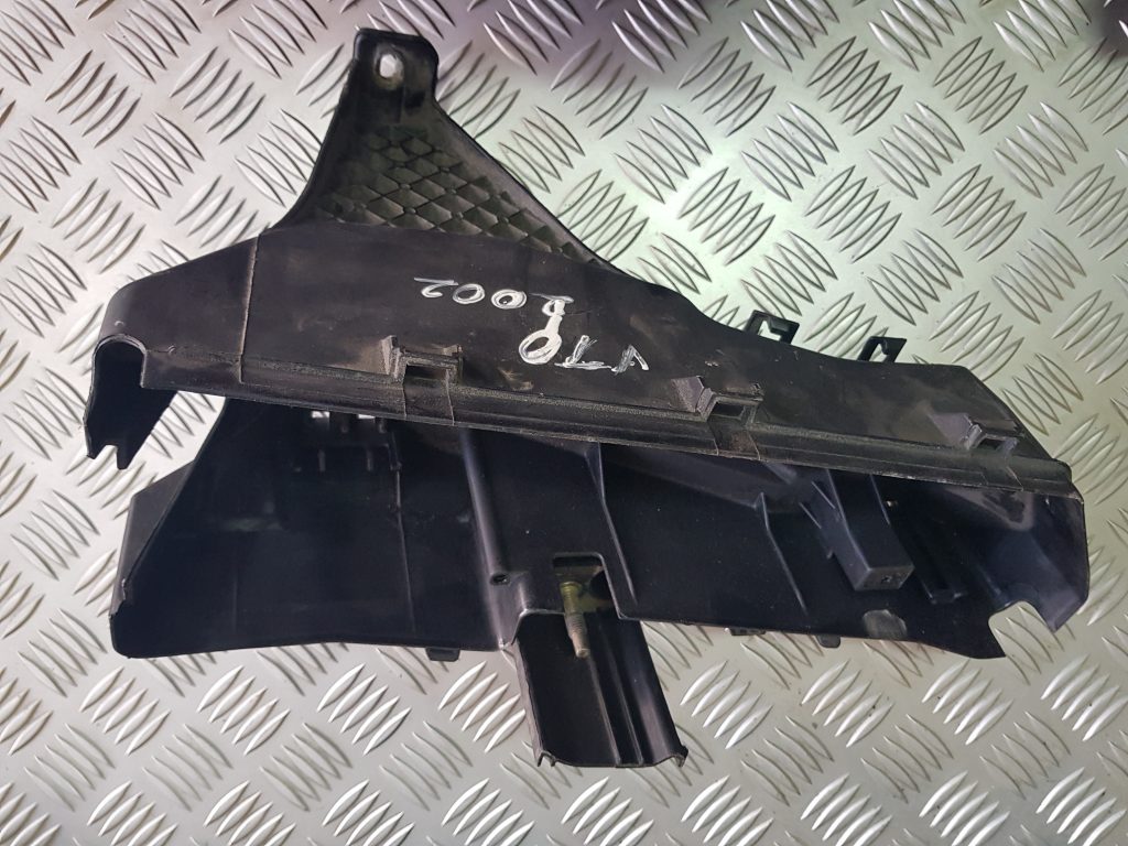 Drošinātāju kārbas korpuss priekš VOLVO V70 2002 SILVER 2 Drošinātāju kārbas korpuss priekš VOLVO V70 2002 SILVER