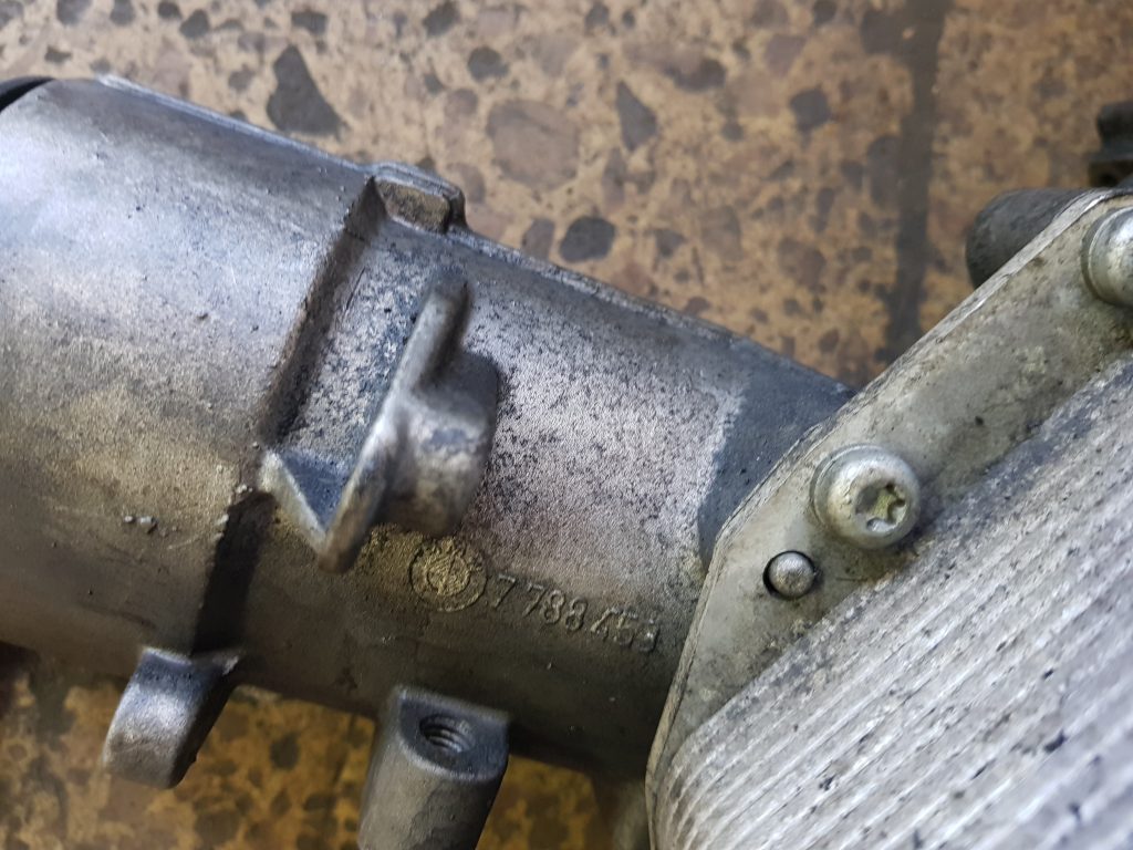 Eļļas filtra korpuss priekš BMW 530D E61 2006 TOURING TITANSILVER 2 Eļļas filtra korpuss priekš BMW 530D E61 2006 TOURING TITANSILVER