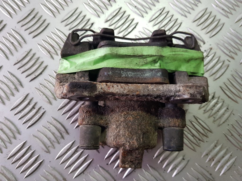 Aizmugurējais labais suports priekš VOLVO XC70 2004 2 Aizmugurējais labais suports priekš VOLVO XC70 2004