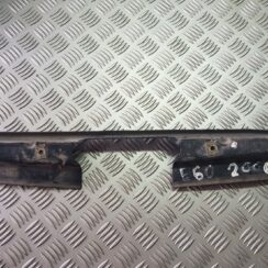 Radiatoru augšēja uzlika priekš BMW 525 E60 2006 BLACK