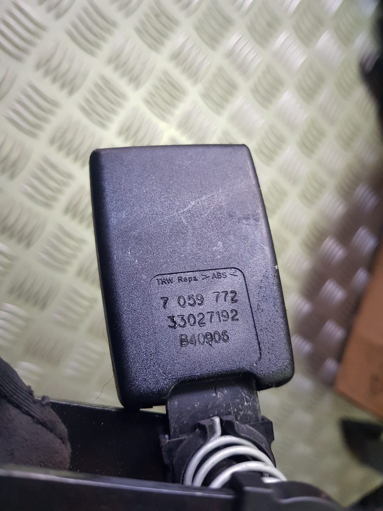 Aizmugurējā drošības jostas sprādze priekš BMW 520D E60 2006 ENG. 2 Aizmugurējā drošības jostas sprādze priekš BMW 520D E60 2006 ENG.