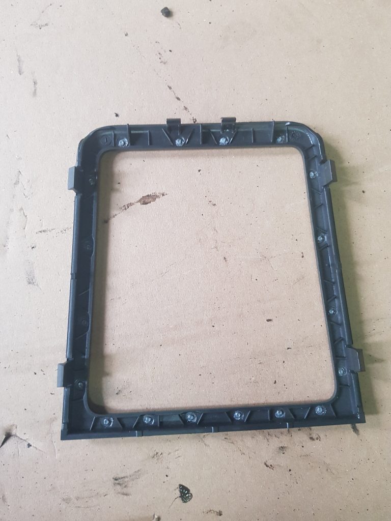 Dekoratīvs rāmis pārnesumu selektoram priekš OPEL VECTRA C 2008 2 Dekoratīvs rāmis pārnesumu selektoram priekš OPEL VECTRA C 2008