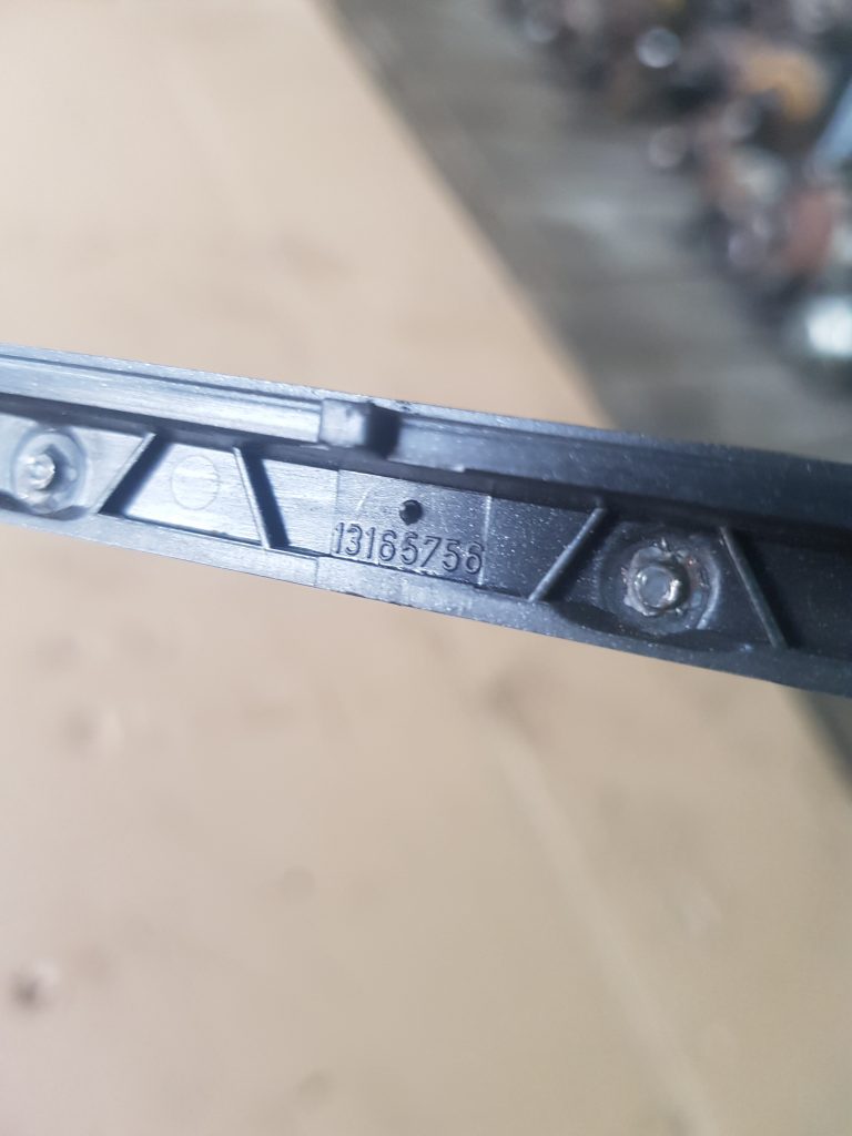 Dekoratīvs rāmis pārnesumu selektoram priekš OPEL VECTRA C 2008 3 Dekoratīvs rāmis pārnesumu selektoram priekš OPEL VECTRA C 2008