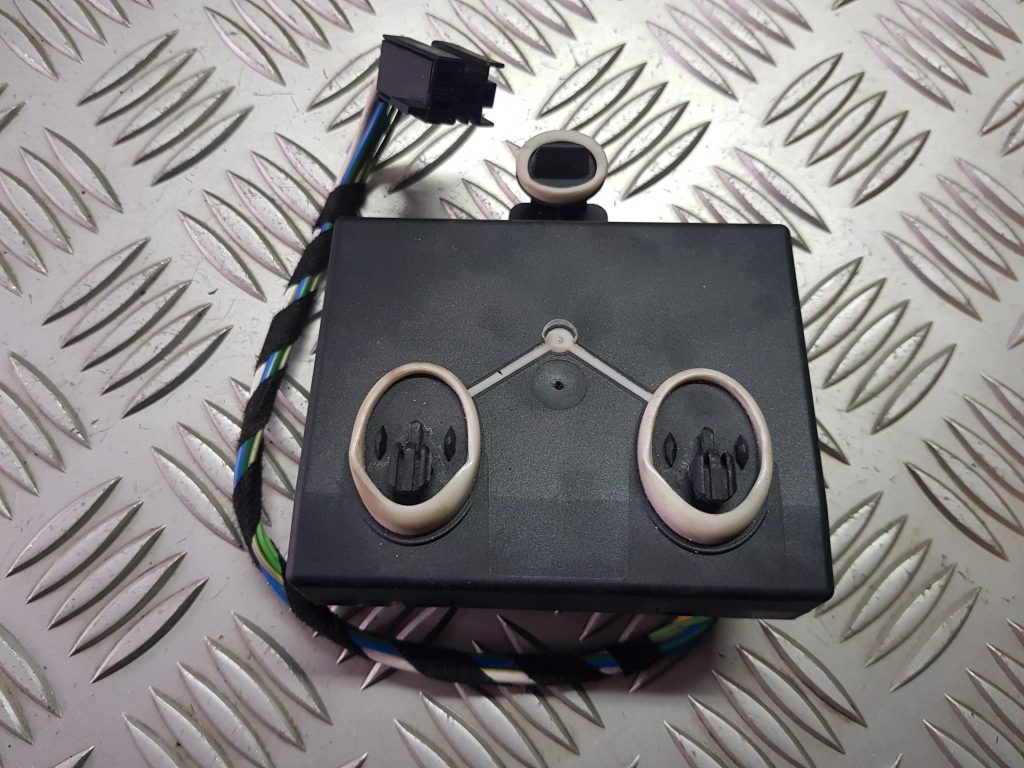 Priekšējo kreiso durvju vadības bloks priekš AUDI A6 AVANT 2003 2 Priekšējo kreiso durvju vadības bloks priekš AUDI A6 AVANT 2003