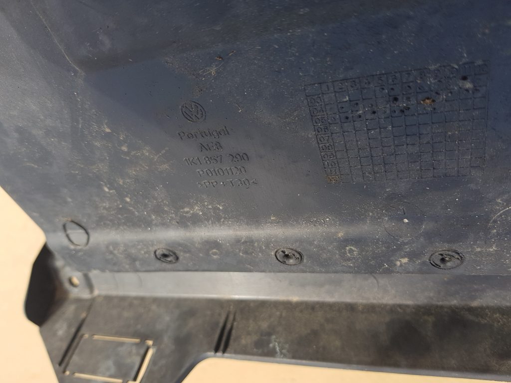 Mantu glabāšanas nodalījums pasažiera pusē priekš VW GOLF 5 2006 3 Mantu glabāšanas nodalījums pasažiera pusē priekš VW GOLF 5 2006