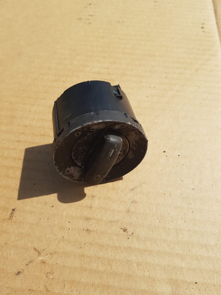 Gaismas slēdzis priekš VW GOLF 5 2006 1 Gaismas slēdzis priekš VW GOLF 5 2006