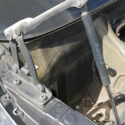 Pārsega amortizators priekš BMW 525 E60 2006 BLACK