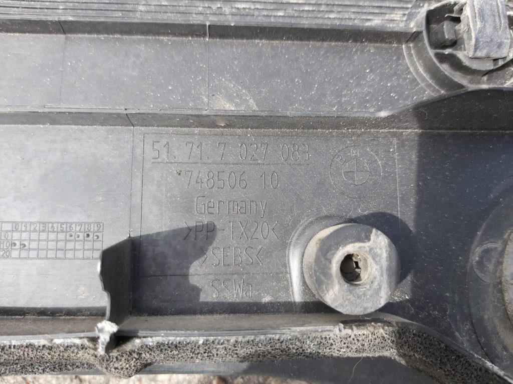 Vējstikla uzlika (deflektors) priekš BMW 525 E60 2006 BLACK 2 Vējstikla uzlika (deflektors) priekš BMW 525 E60 2006 BLACK