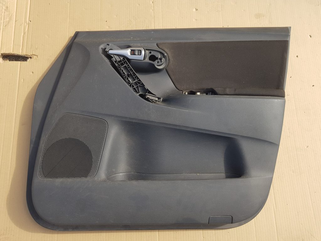 Priekšējo labo durvju apdare priekš TOYOTA VERSO 2012 1 Priekšējo labo durvju apdare priekš TOYOTA VERSO 2012