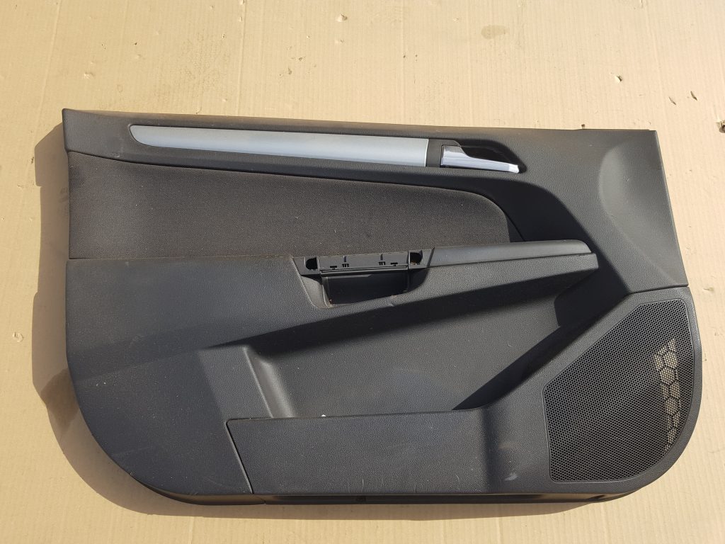 Priekšējo kreiso durvju apdare priekš OPEL ASTRA H STATION WAGON 2009 1 Priekšējo kreiso durvju apdare priekš OPEL ASTRA H STATION WAGON 2009