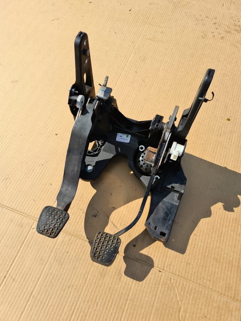 Pedāļu bloks priekš OPEL ASTRA J 2011 1 Pedāļu bloks priekš OPEL ASTRA J 2011