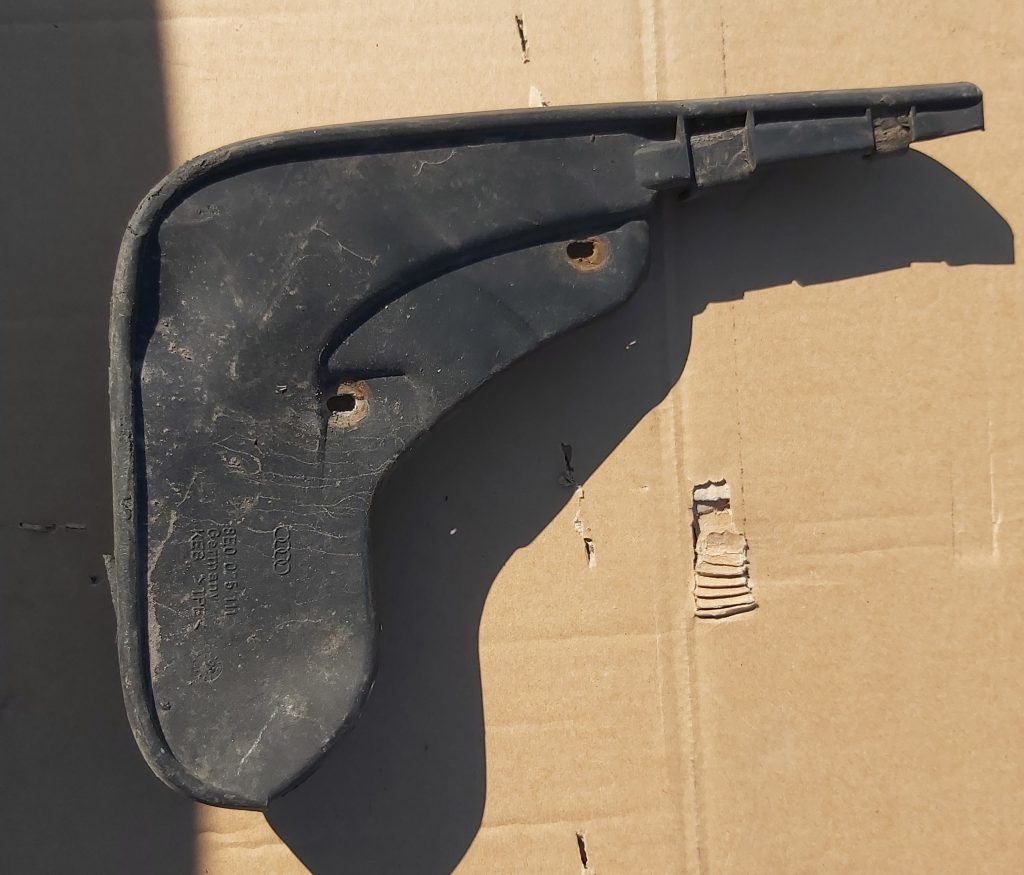 Aizmugurējais labais dubļusargs priekš AUDI A4 2001 1 Aizmugurējais labais dubļusargs priekš AUDI A4 2001