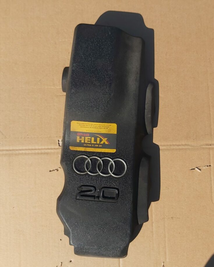 Dzinēja dekoratīva vāka daļa priekš AUDI A4 2001