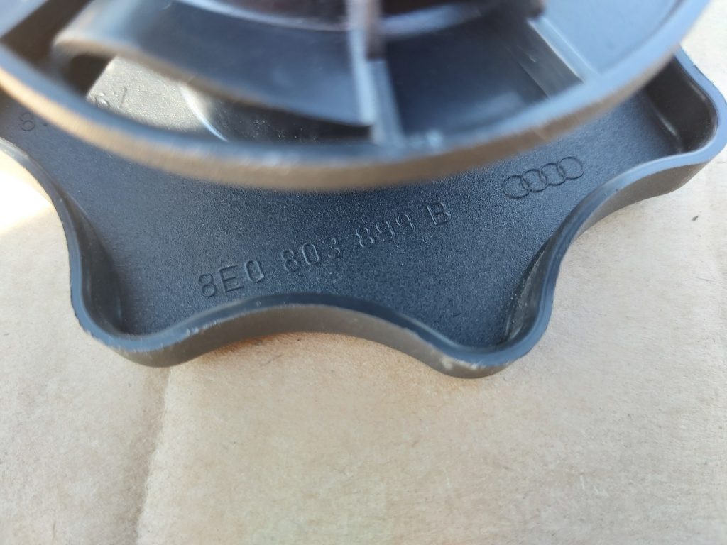 Rezerves riteņa stiprinājums priekš AUDI A4 2001 2 Rezerves riteņa stiprinājums priekš AUDI A4 2001