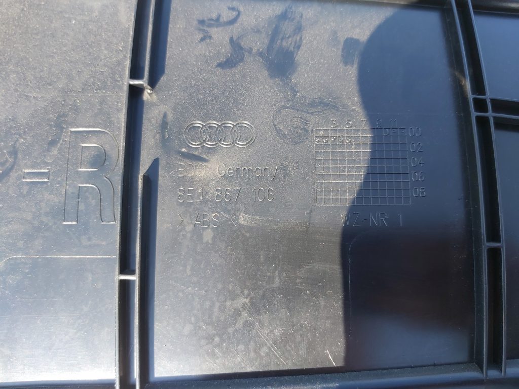 Priekšējo labo durvju apdare priekš AUDI A4 2001 2 Priekšējo labo durvju apdare priekš AUDI A4 2001