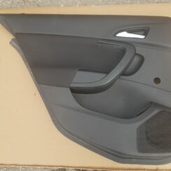 Aizmugurējo kreiso durvju apdare priekš OPEL INSIGNIA SPORTS TOURER 2010